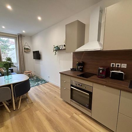Elegant T2 A Bron, Tramway A 2Min, Box Parking, 4Personnes Apartment Bagian luar foto