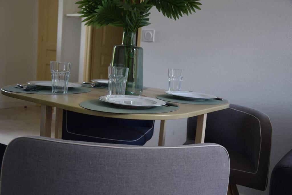 Elegant T2 A Bron, Tramway A 2Min, Box Parking, 4Personnes Apartment Bagian luar foto