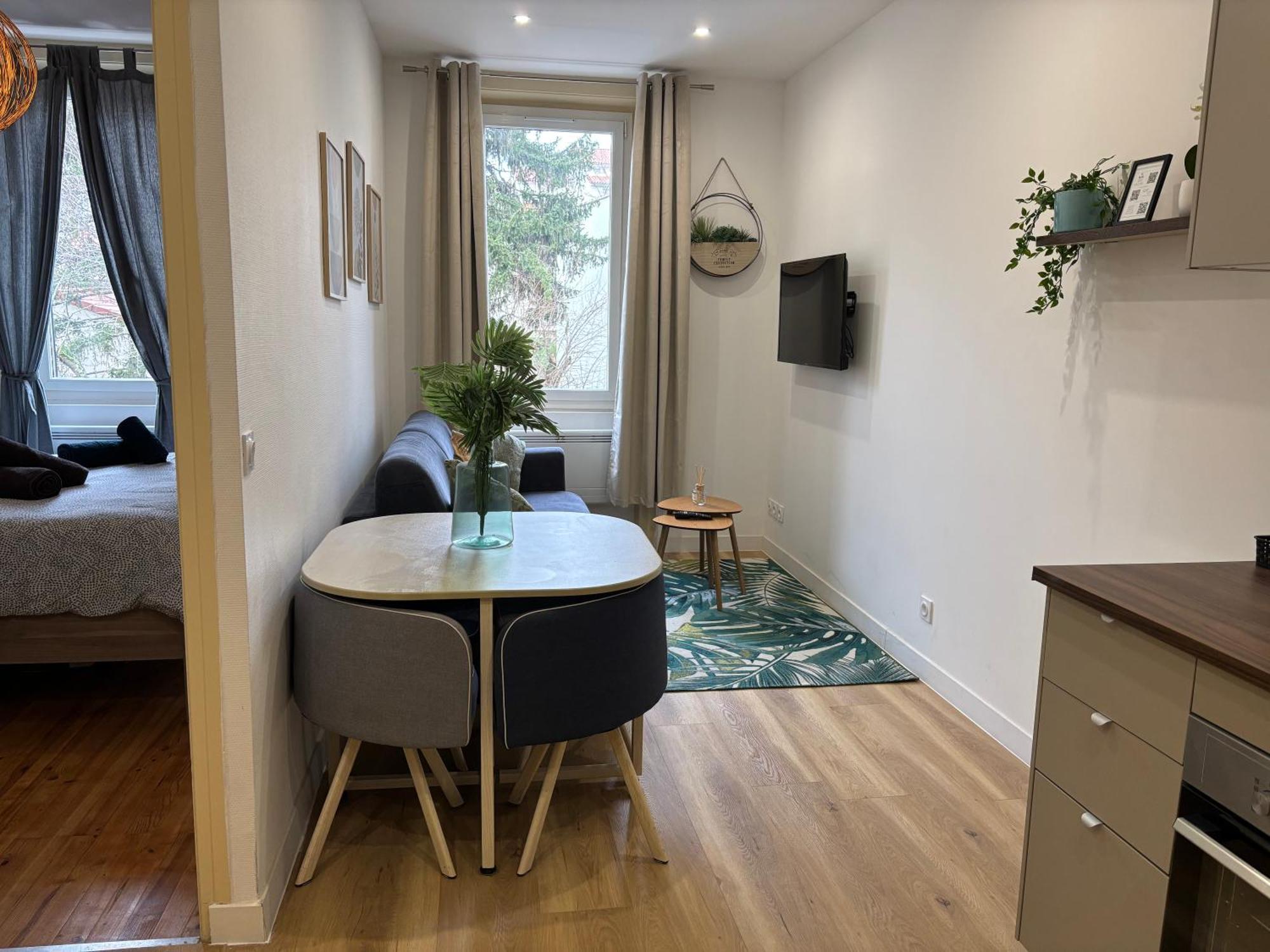 Elegant T2 A Bron, Tramway A 2Min, Box Parking, 4Personnes Apartment Bagian luar foto