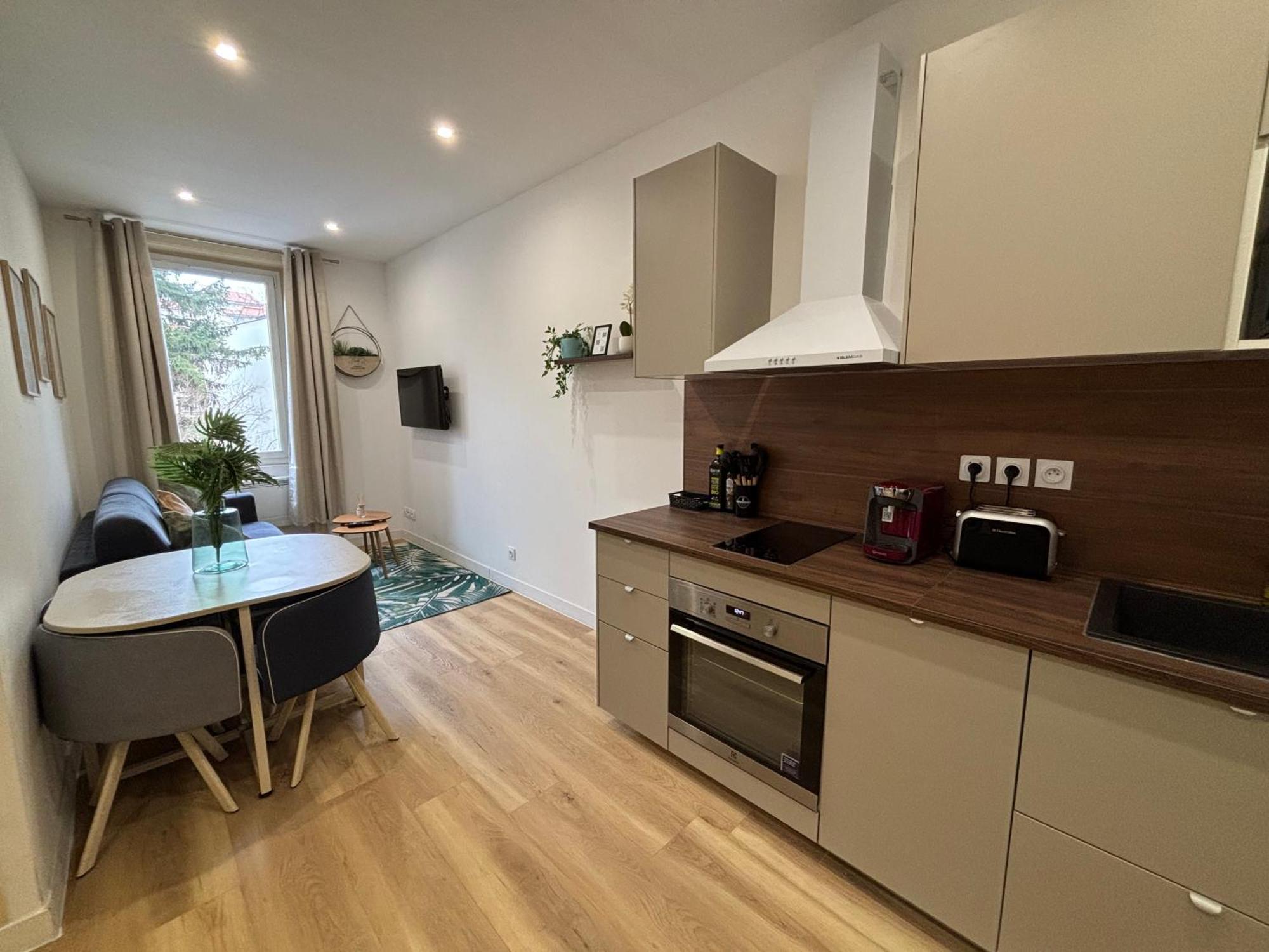 Elegant T2 A Bron, Tramway A 2Min, Box Parking, 4Personnes Apartment Bagian luar foto