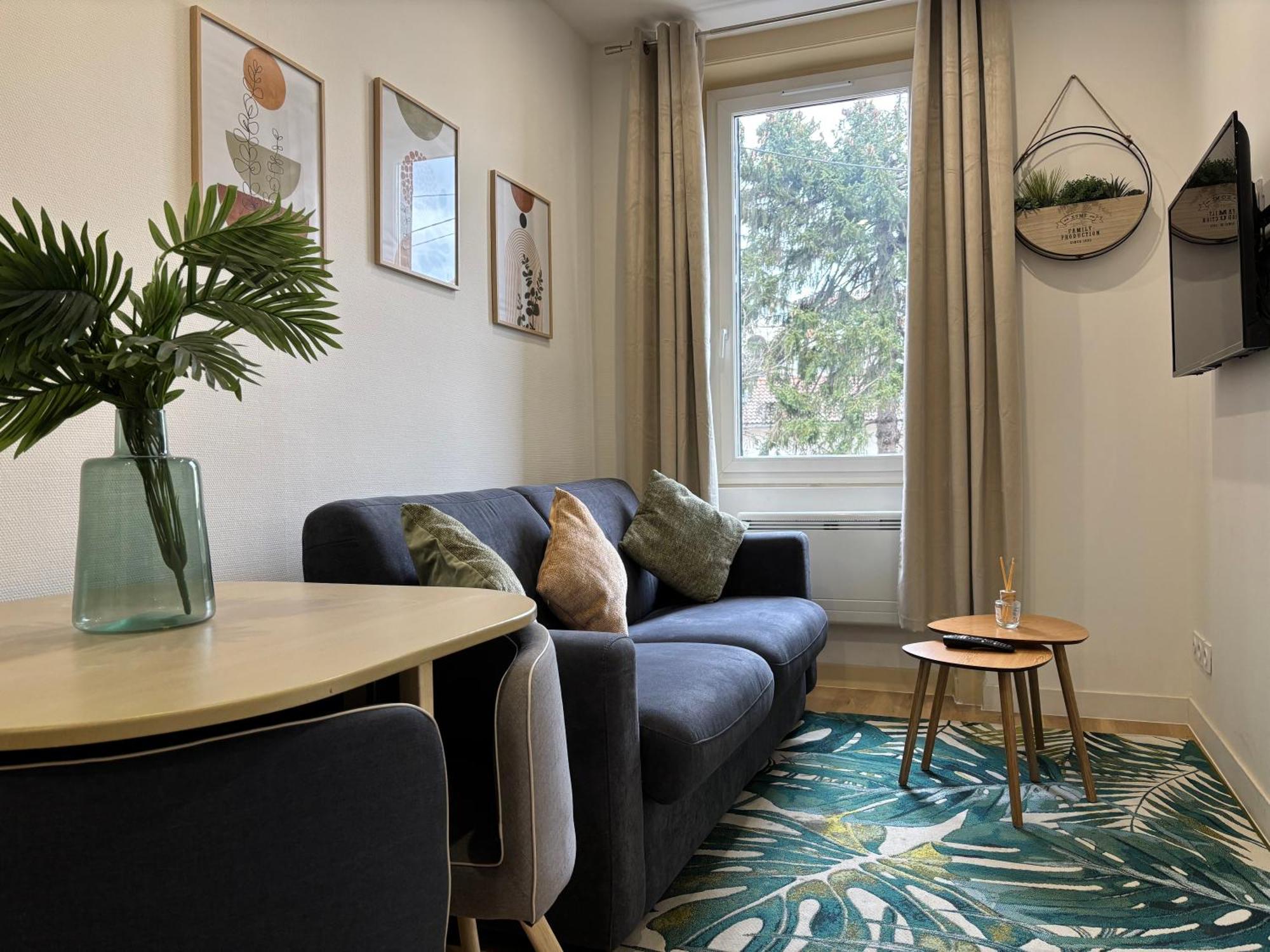 Elegant T2 A Bron, Tramway A 2Min, Box Parking, 4Personnes Apartment Bagian luar foto